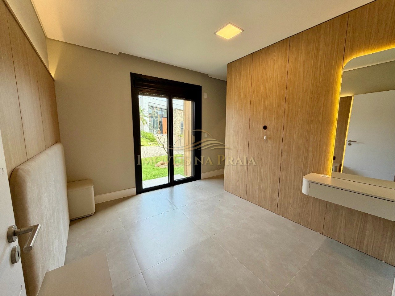 Foto 17 — Casa em Condomínio 4 Dormitório(s) Bairro Sunset