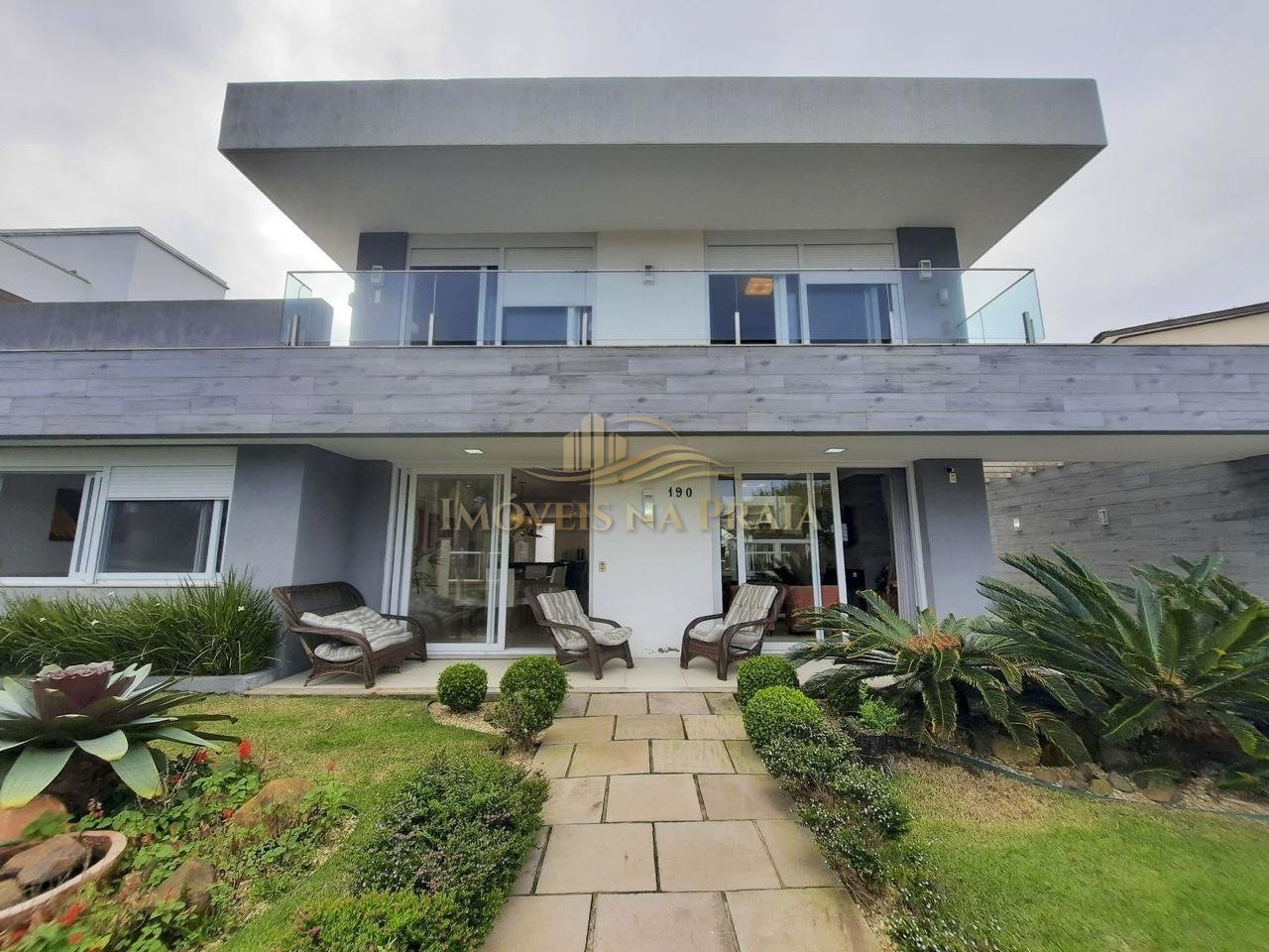 Casa 5 dormitórios no bairro Atlântida