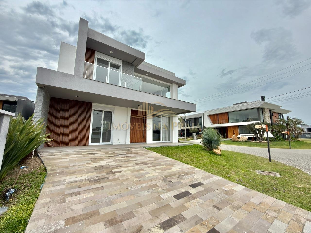 Casa em Condomínio 4 dormitórios no bairro Sunset