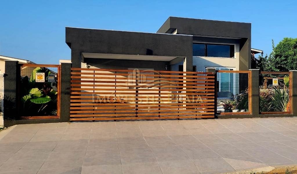 Casa 4 dormitórios no bairro Centro