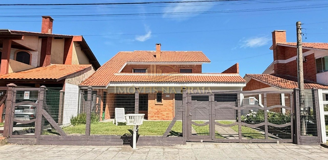 Casa 5 dormitórios no bairro Noiva do Mar