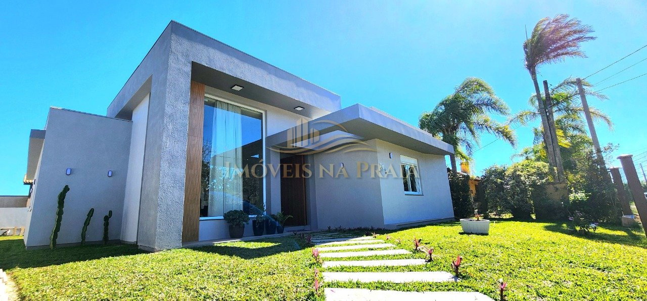 Casa 3 dormitórios no bairro Atlântida