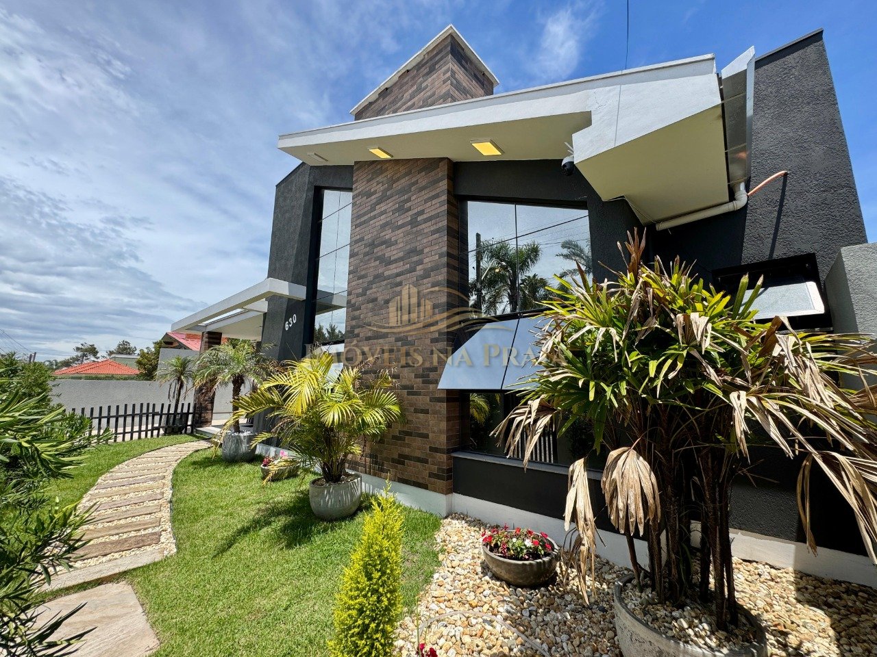 Mobiliado, piscina, 3 Suítes