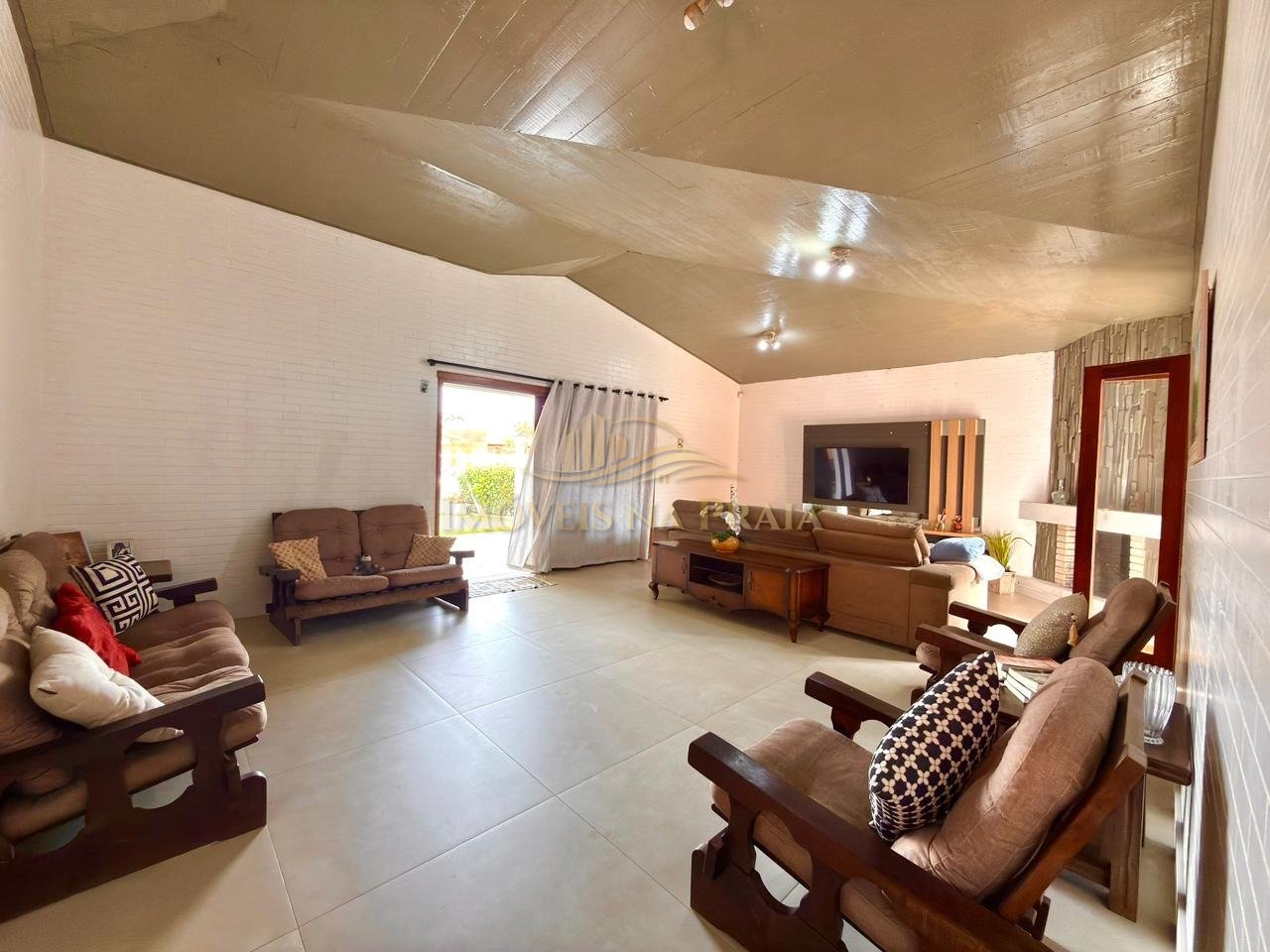 Foto 3 — 6 dormitórios; Mobiliada