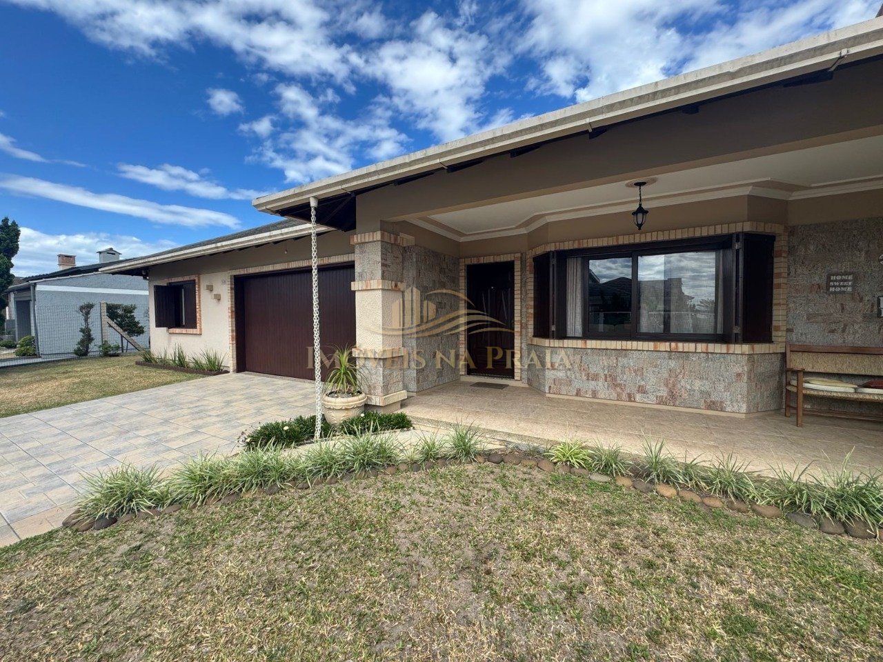 Casa 4 dormitórios no bairro Atlântida Sul
