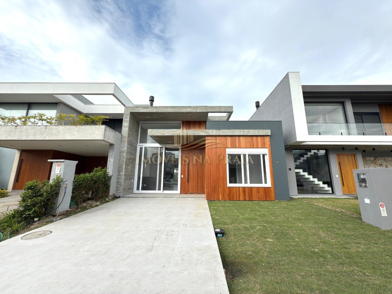 Casa em Condomínio 4 dormitórios no bairro Sunset