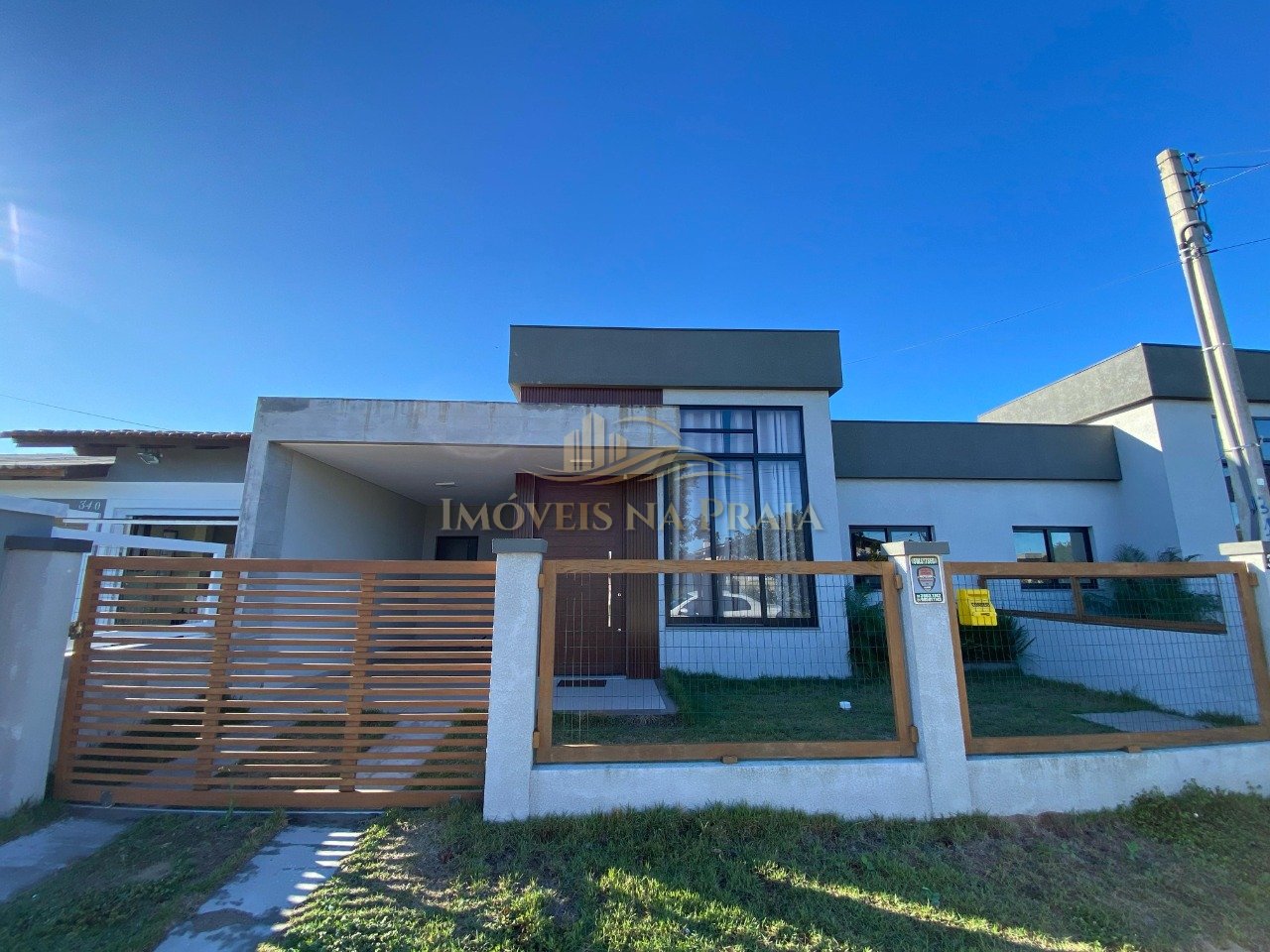 Casa 2 dormitórios no bairro Noiva do Mar