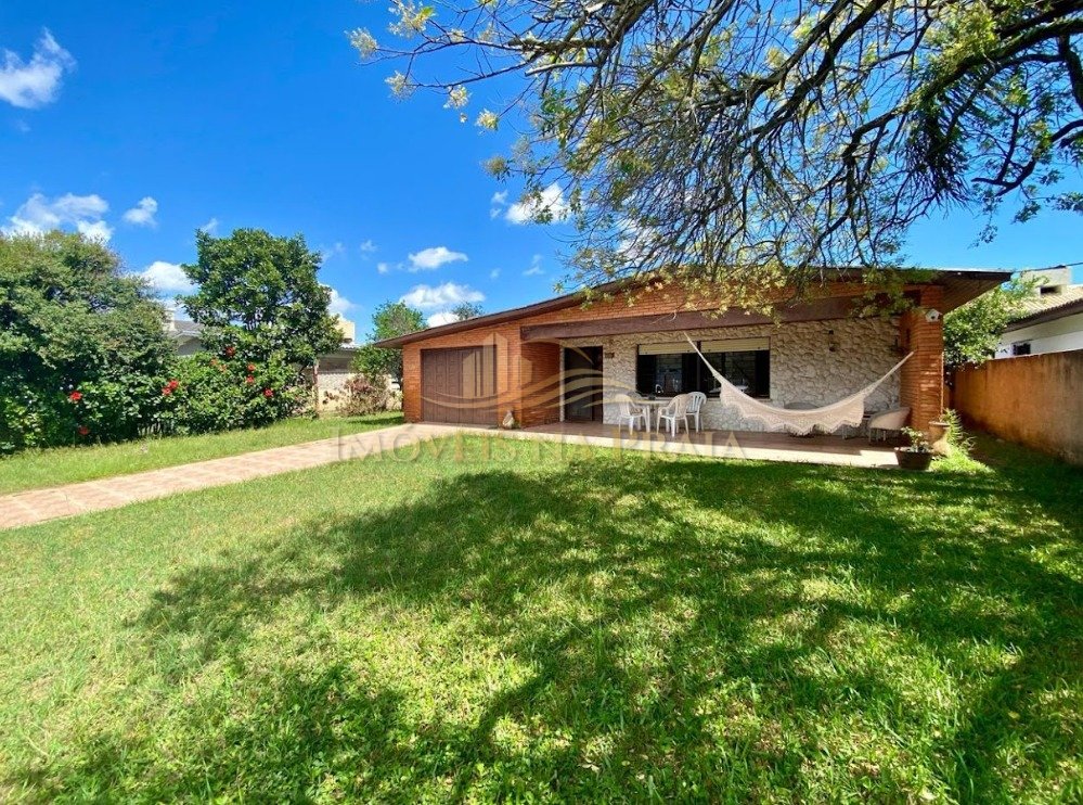 Casa em Atlântida com amplo pátio