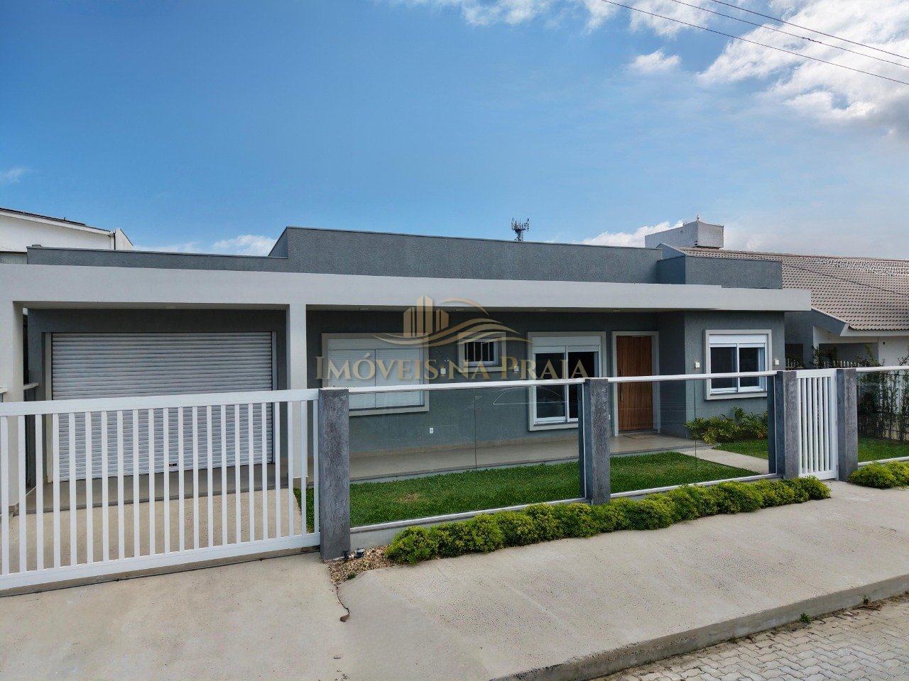 Casa 4 dormitórios no bairro Atlântida