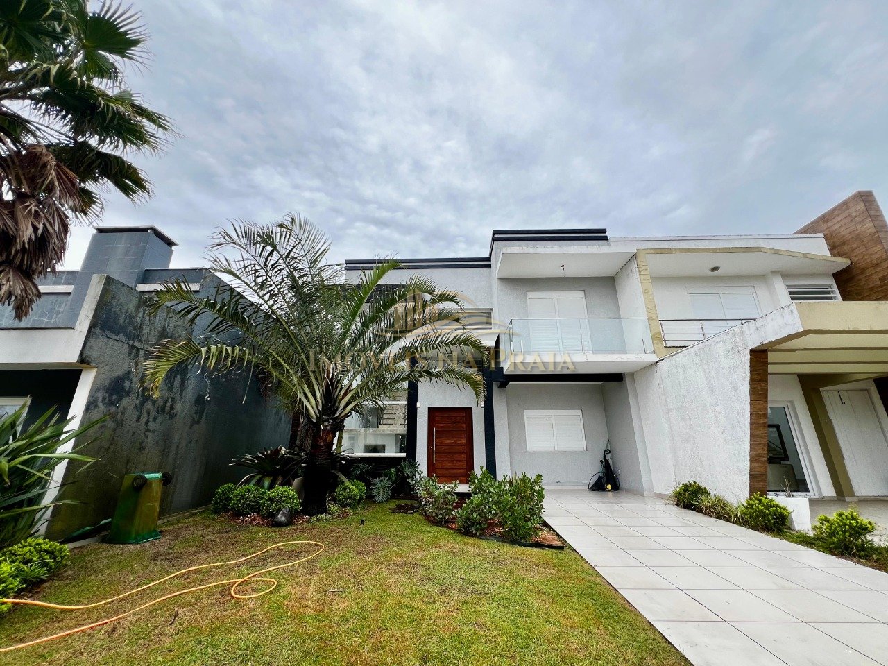 Casa em Condomínio 4 dormitórios no bairro Las Palmas