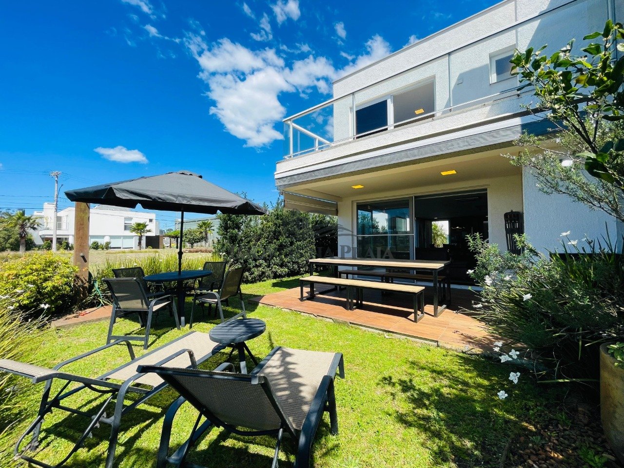 Casa em Condomínio 3 dormitórios no bairro One Atlântida Houses