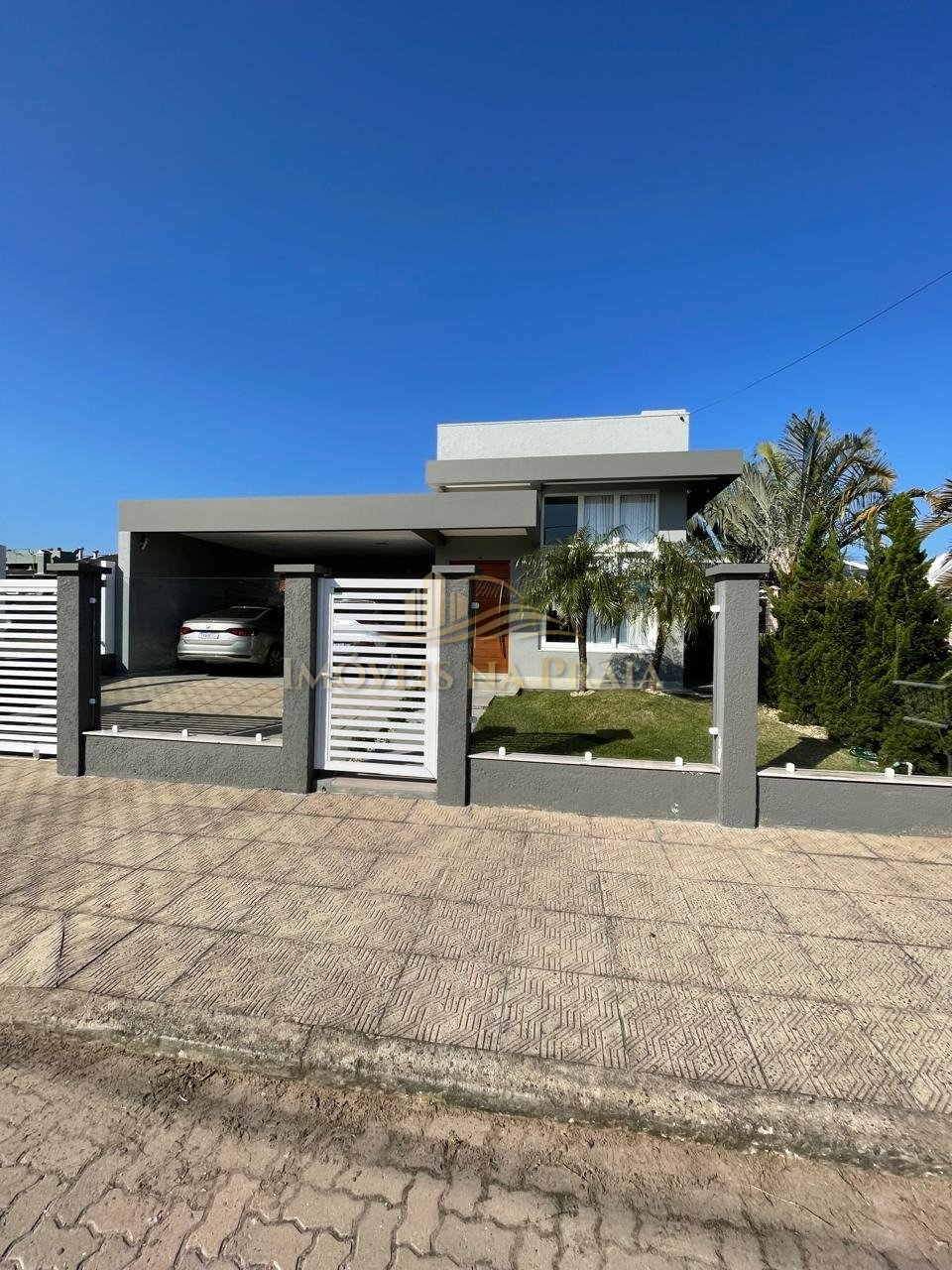 Casa 3 dormitórios no bairro Noiva do Mar