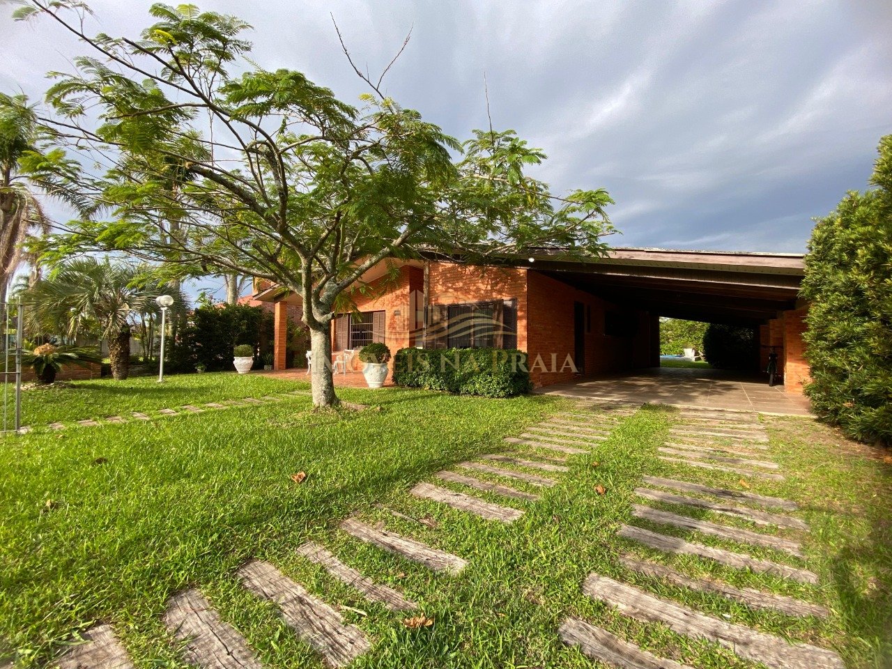 Casa 4 dormitórios no bairro Atlântida