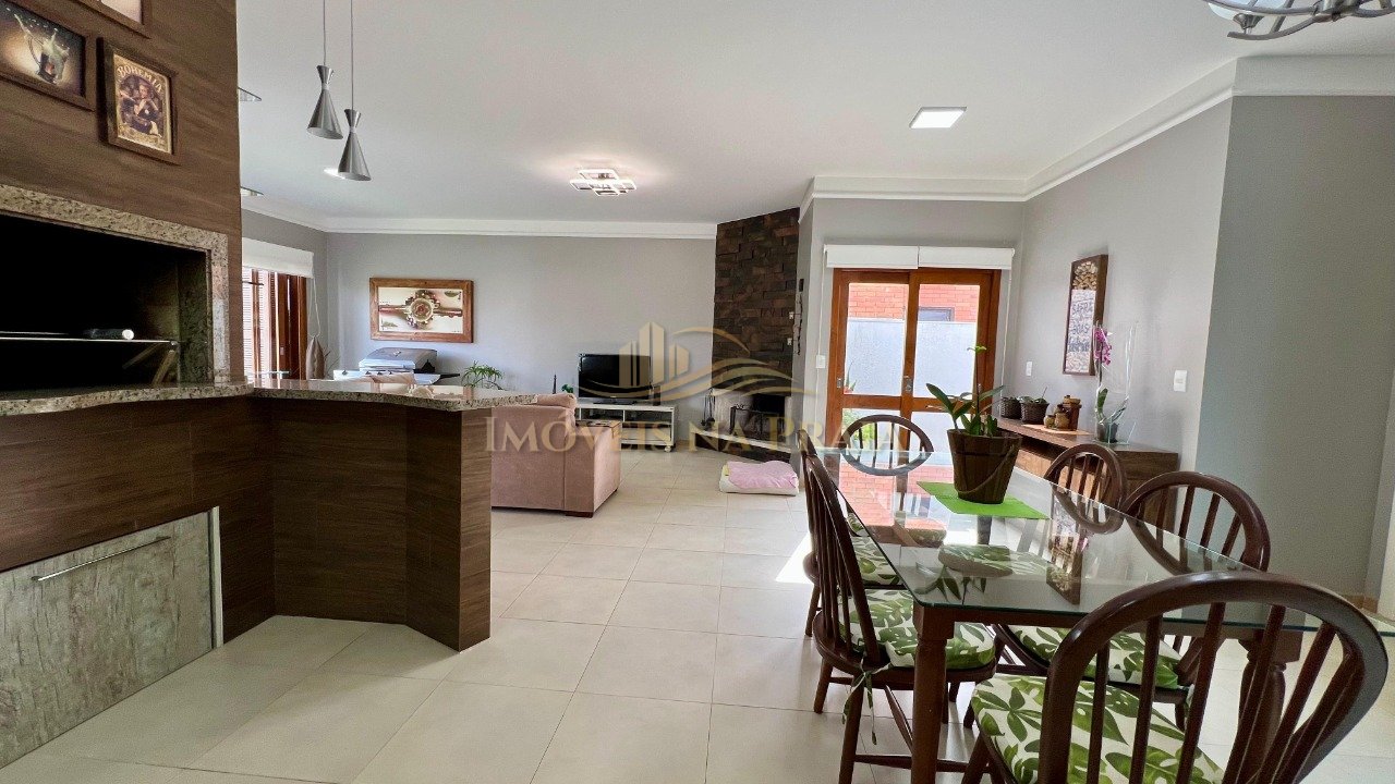 Foto 2 — Casa 4 dormitórios no bairro Centro