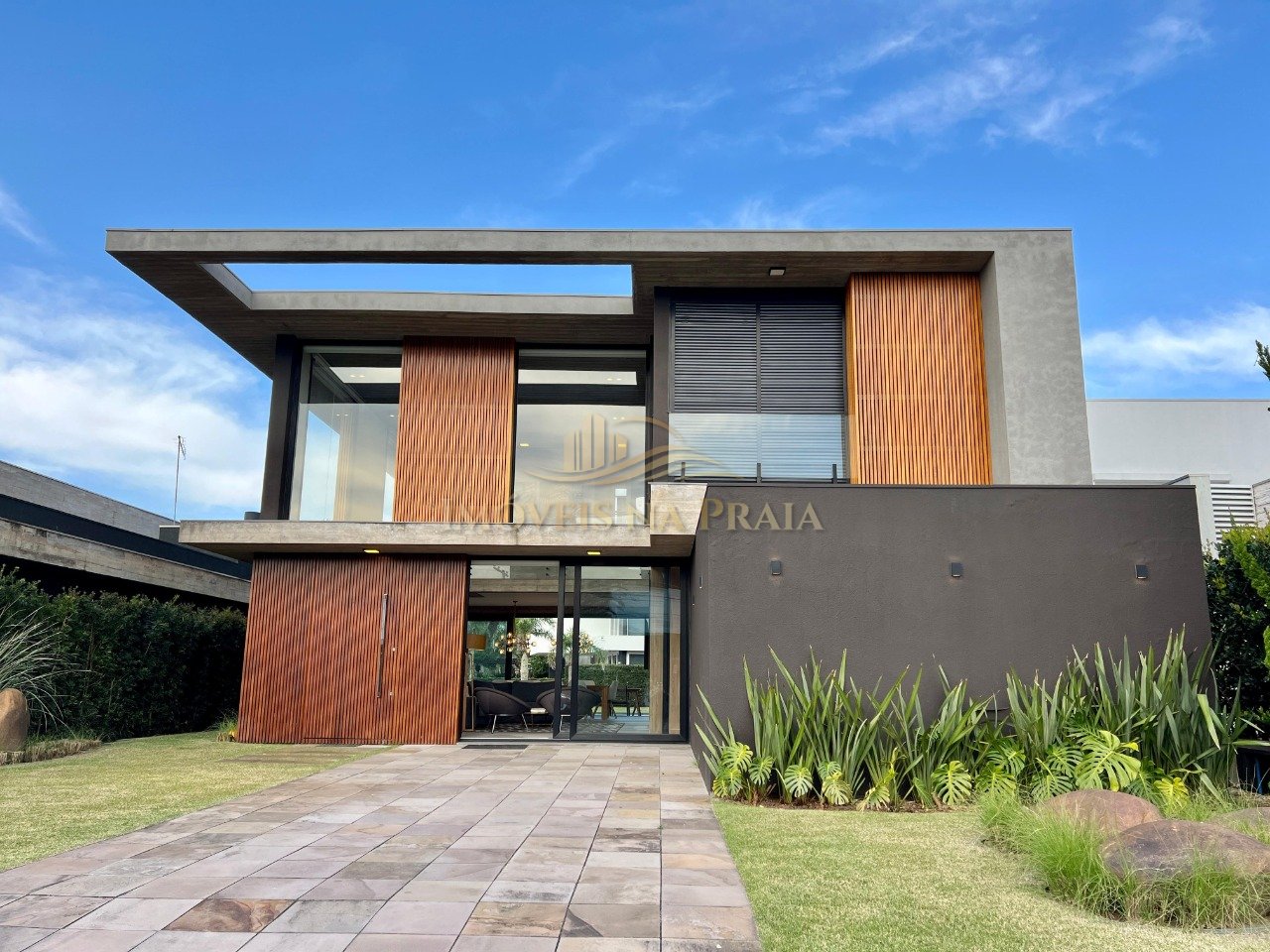 Casa em Condomínio 5 Dormitório(s) Bairro Enseada
