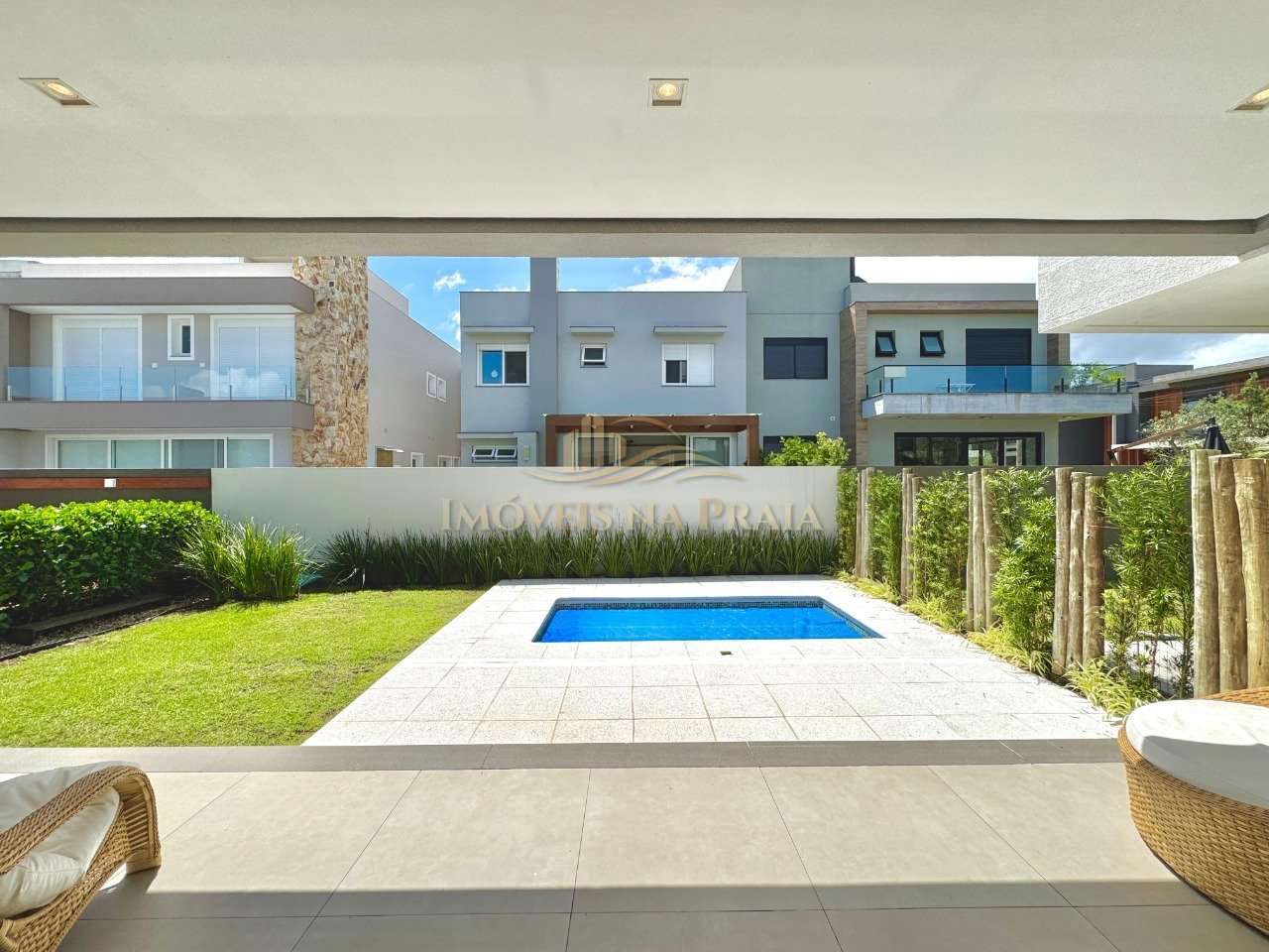 Casa em Condomínio 4 Dormitório(s)