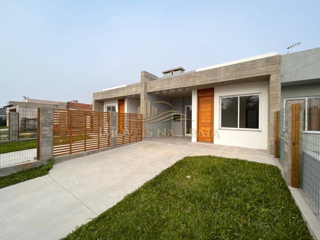 Casa 2 dormitórios no bairro Noiva do Mar