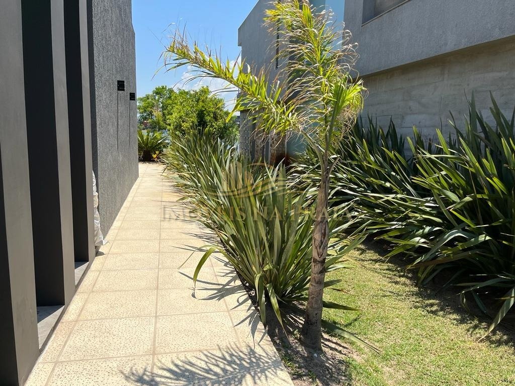 Foto 37 — Casa em Condomínio 6 Dormitório(s) Bairro Celebrat