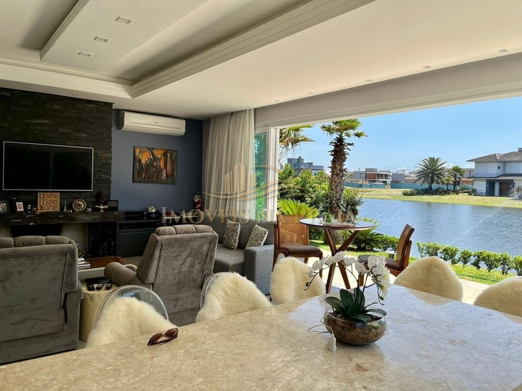 Foto 2 — Casa em Condomínio 6 Dormitório(s) Bairro Celebrat