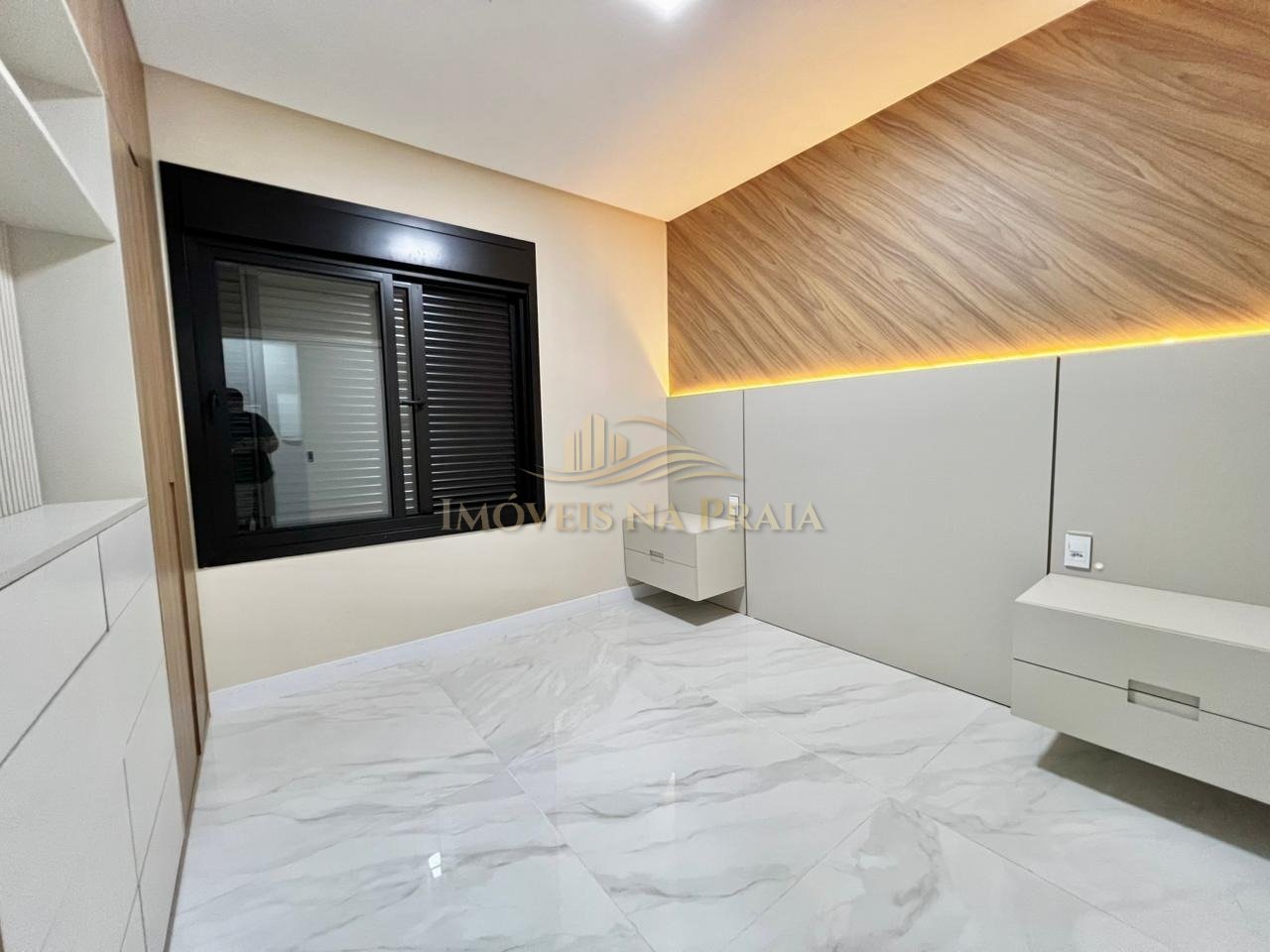 Foto 2 — Casa em Condomínio 4 Dormitório(s) Bairro Sunset