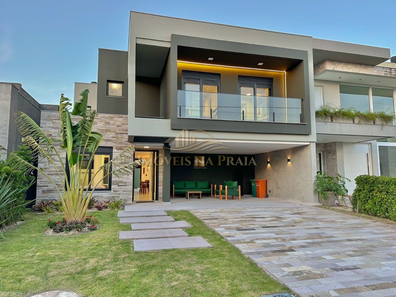 Casa em Condomínio 4 Dormitório(s)