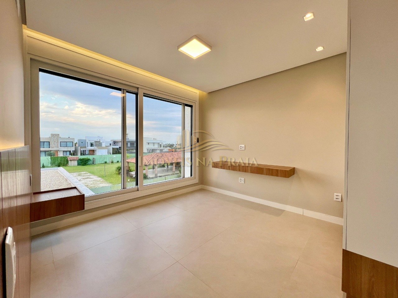 Foto 15 — Casa em Condomínio 4 Dormitório(s) Bairro Sunset