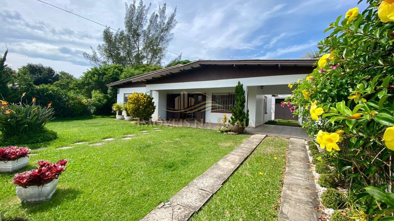 Casa 2 Dormitório(s) Bairro Atlântida