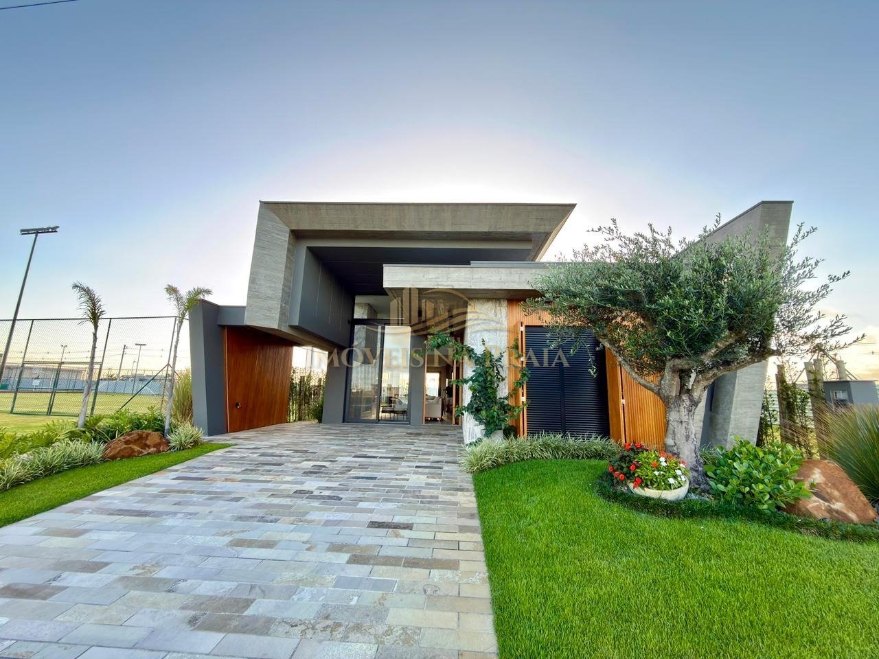 Casa em Condomínio 4 Dormitório(s) Bairro Amare