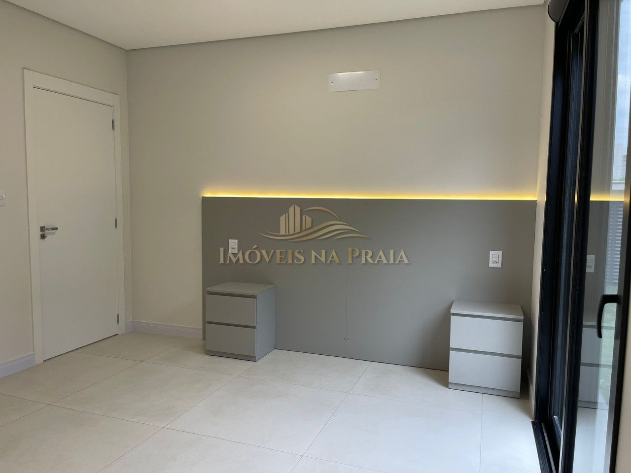 Foto 11 — Casa em Condomínio 4 Dormitório(s) Bairro Sunset