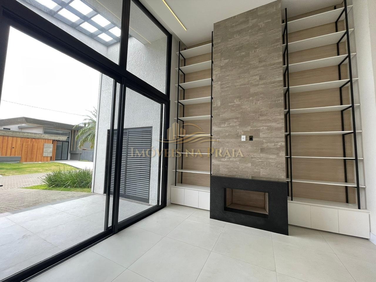 Foto 2 — Casa em Condomínio 4 Dormitório(s) Bairro Sunset