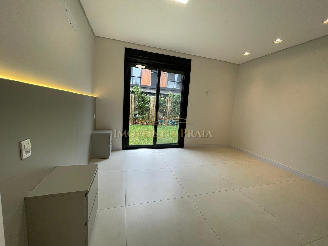 Foto 14 — Casa em Condomínio 4 Dormitório(s) Bairro Sunset