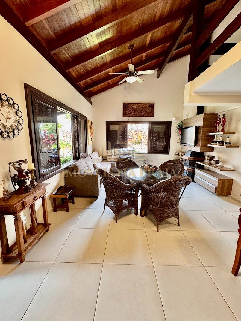 Casa 5 Dormitório(s) Bairro Atlântida