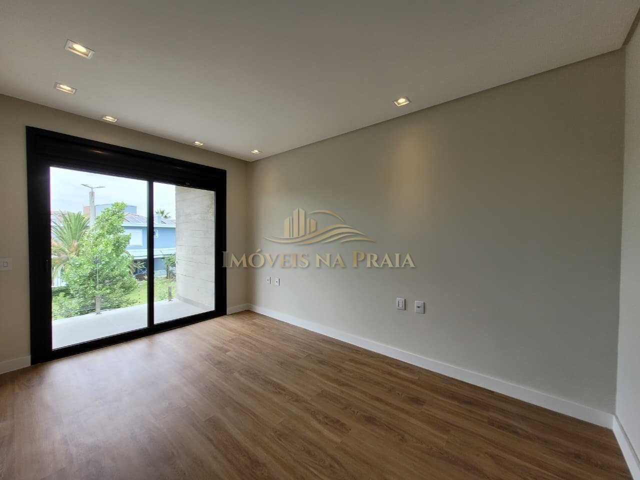 Foto 37 — Casa em Condomínio 4 dormitórios no bairro Sunset