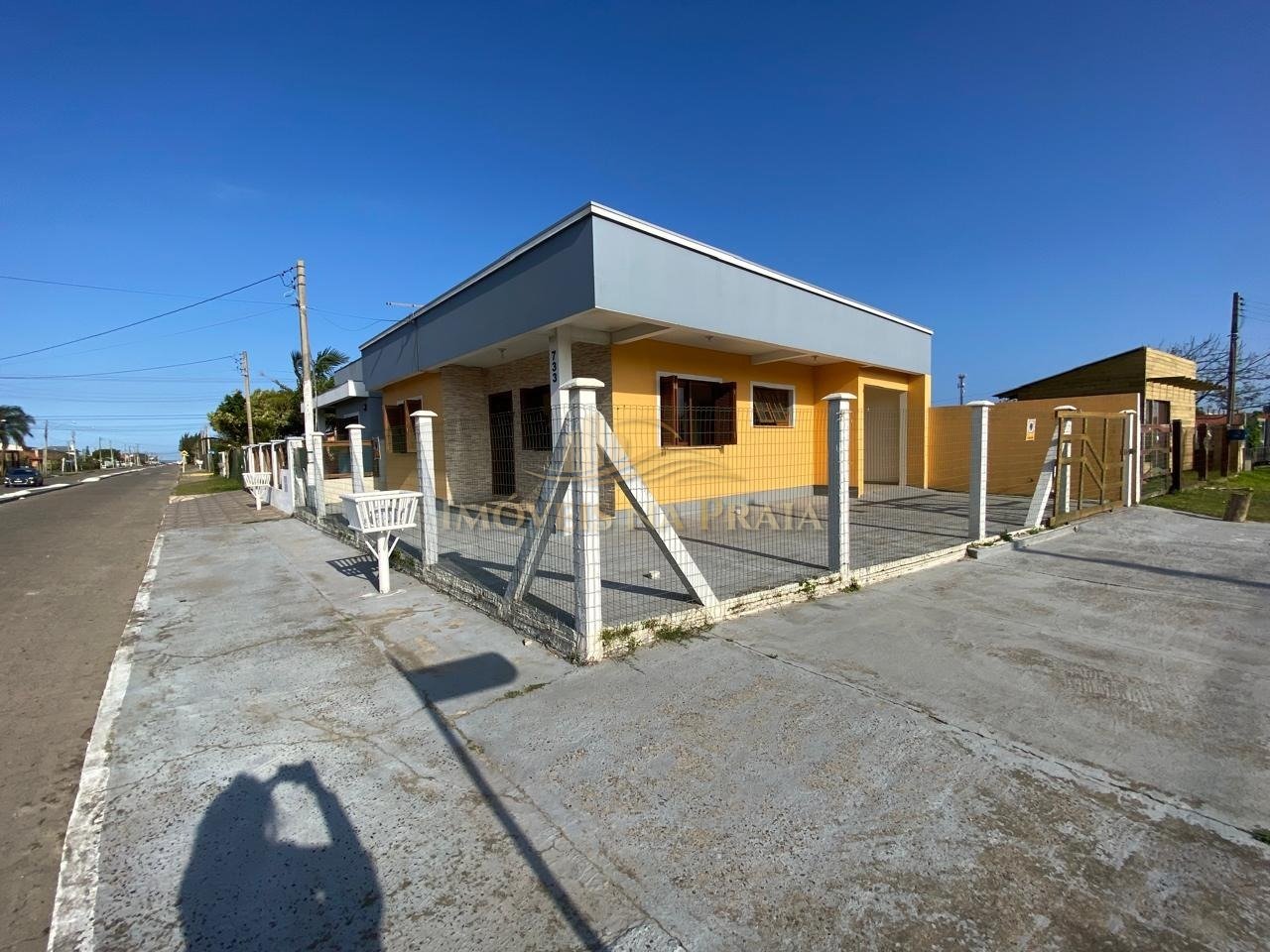 Casa 3 dormitórios no bairro Rainha do Mar