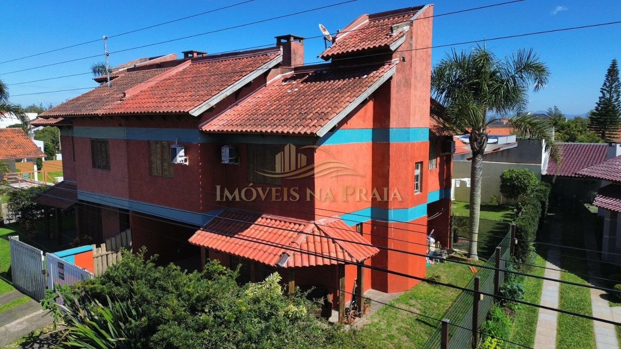 Casa 3 dormitórios no bairro Rainha do Mar