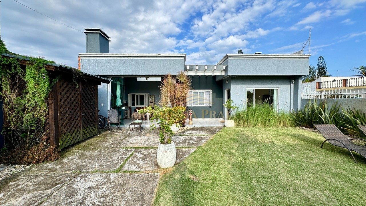 Casa 3 dormitórios no bairro Arpoador