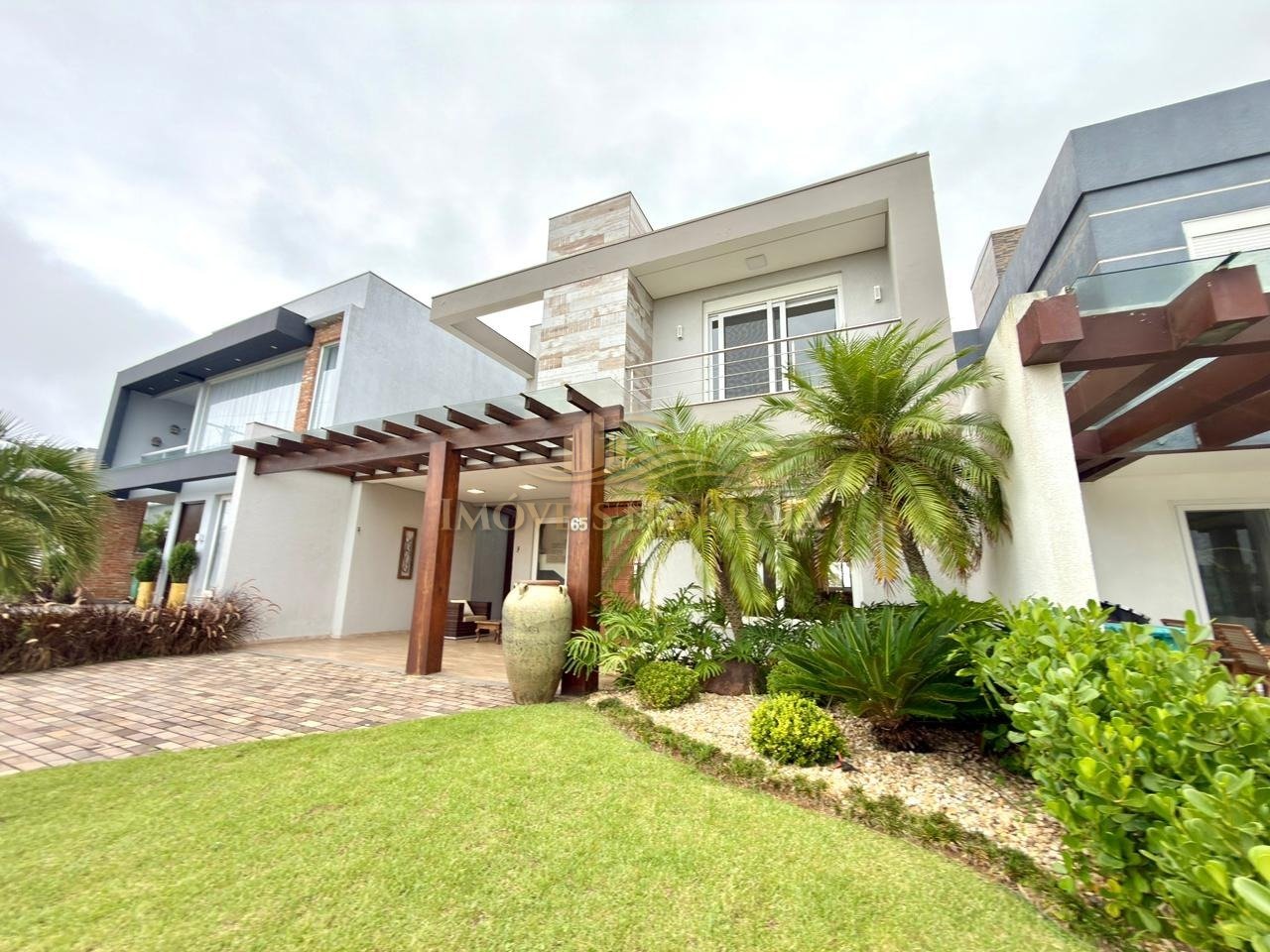 Casa em Condomínio 4 dormitórios no bairro Las Palmas