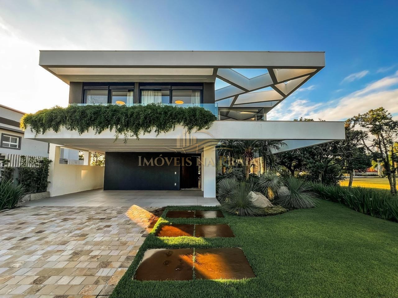 Casa em Condomínio 6 dormitórios no bairro Velas da Marina