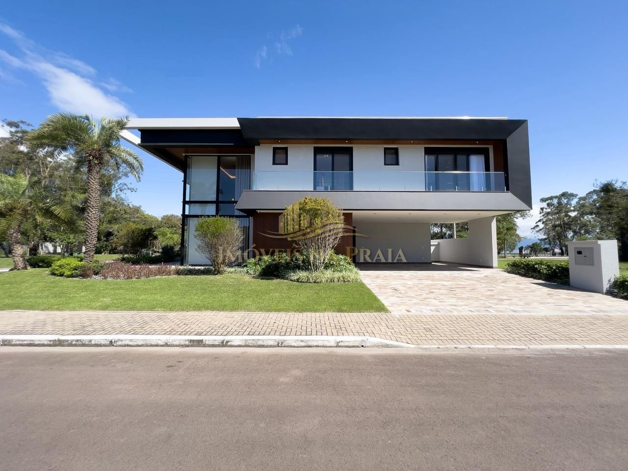 Casa em Condomínio no Velas da Marina.