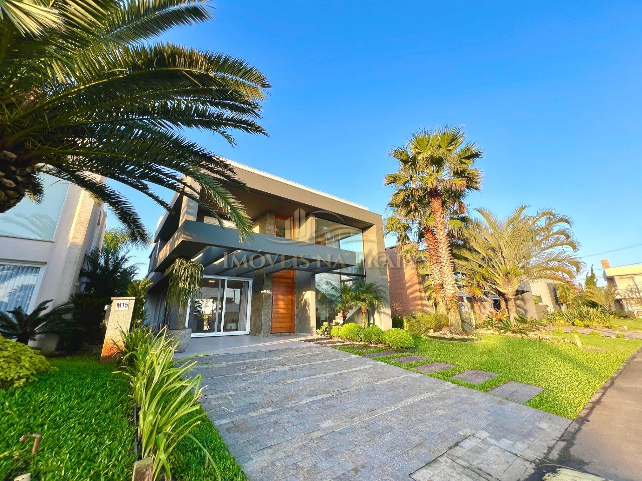 Casa em Condomínio no Malibu Beach Residence.