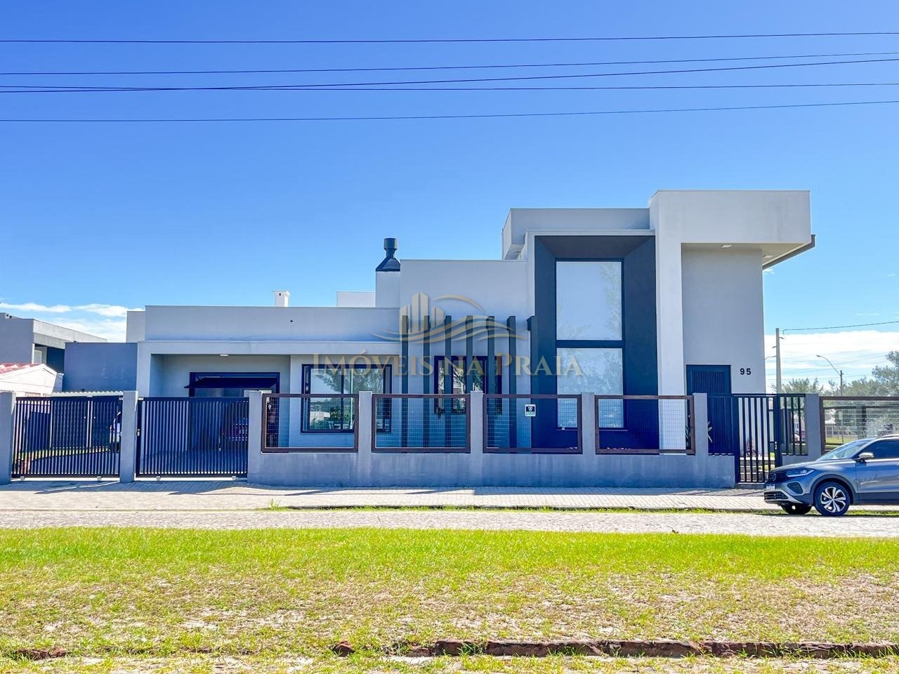 Casa com 3 dormitórios no Arpoador.