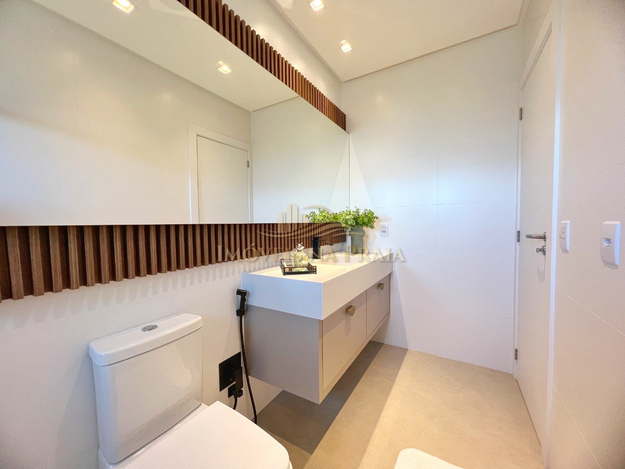 Foto 2 — Casa em Condomínio 6 Dormitório(s) Bairro Sense Xa