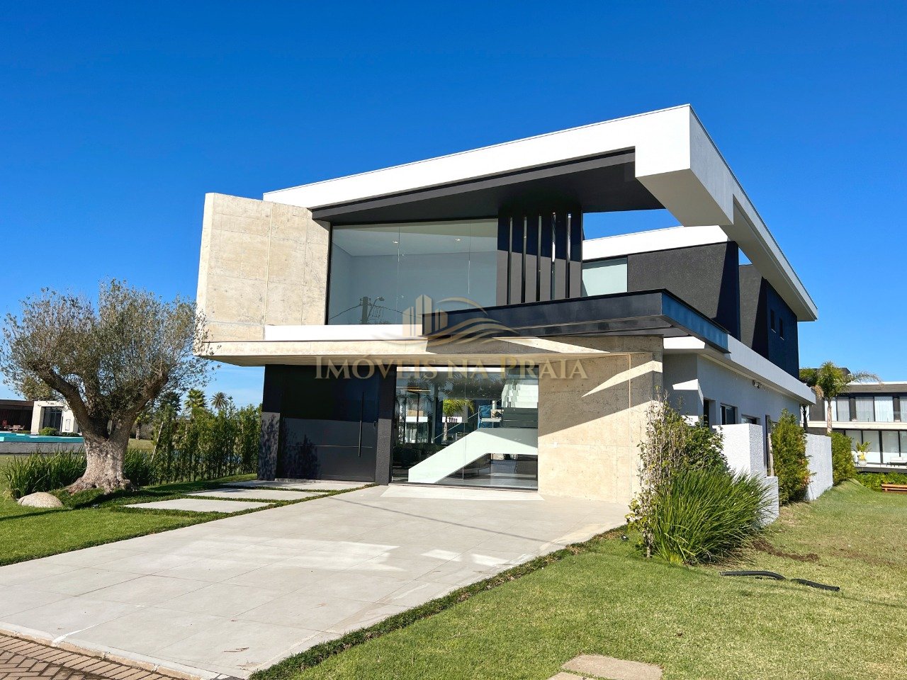 Casa em Condomínio 6 Dormitório(s) Bairro Sense Xa