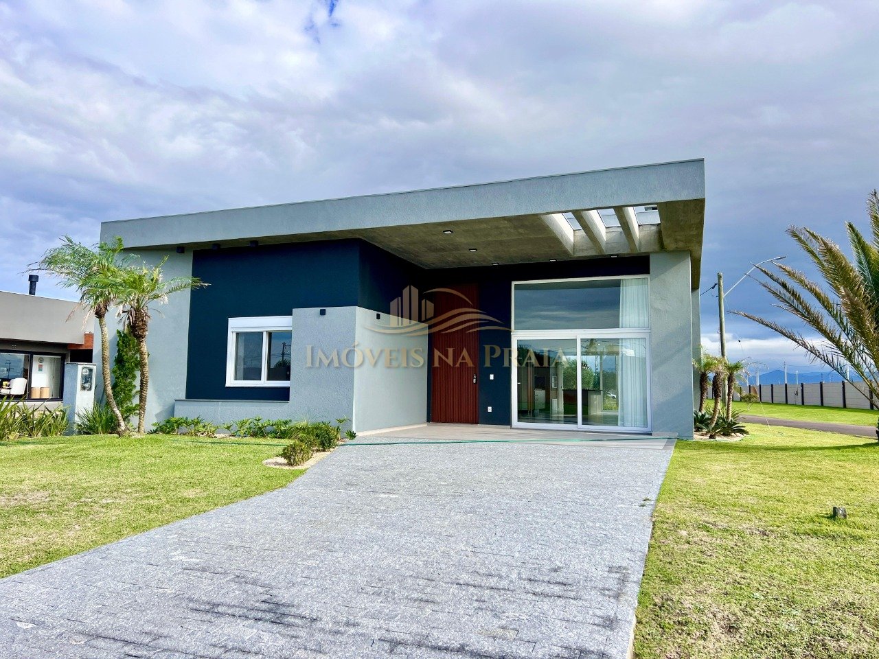 Casa em Condomínio 4 Dormitório(s) Bairro Riviera