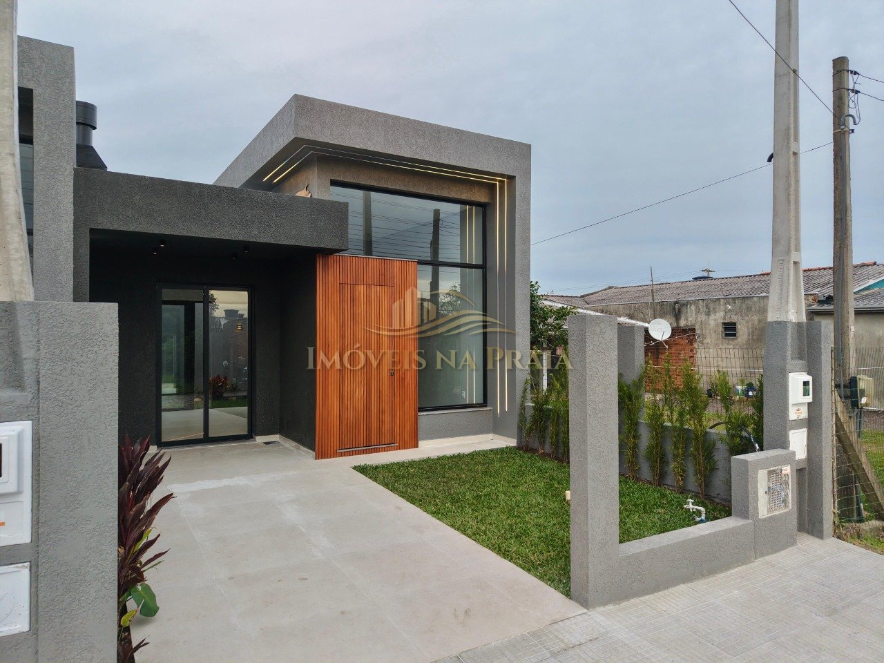 Casa 3 dormitórios no bairro Noiva do Mar