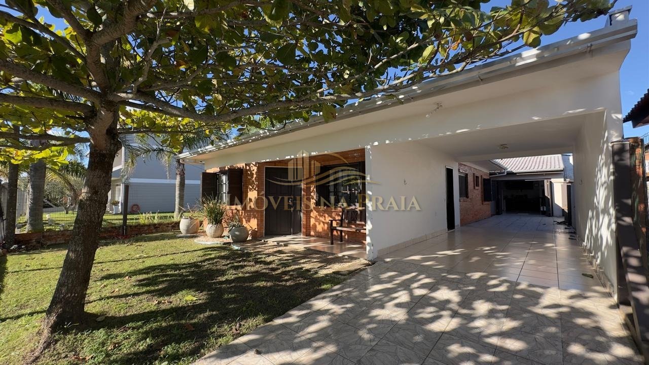 Casa com 3 dormitórios em Noiva do Mar.