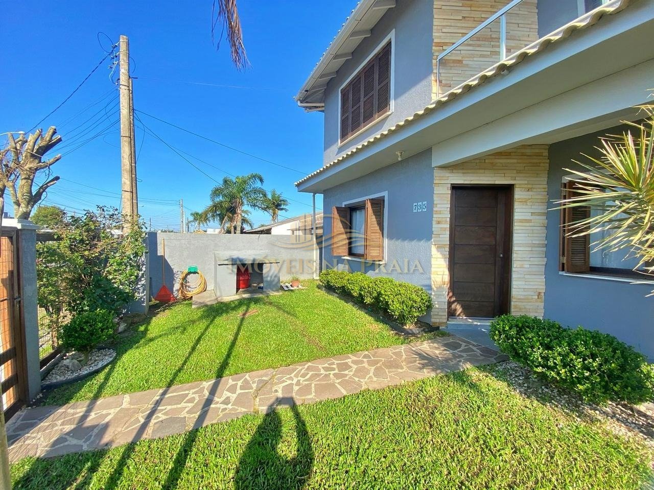 Foto 2 — Sobrado á venda no centro de Xangri-lá.
