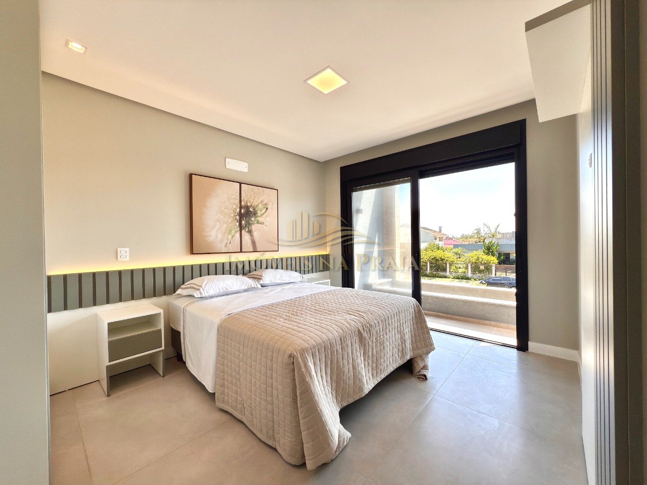 Foto 3 — Casa 4 Dormitório(s) Bairro Rainha do Mar