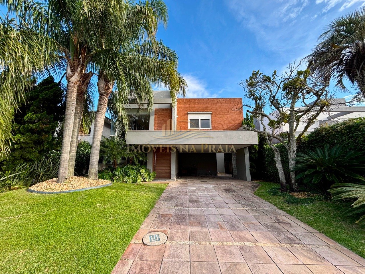 Casa em Condomínio no Bosques de Atlântida.