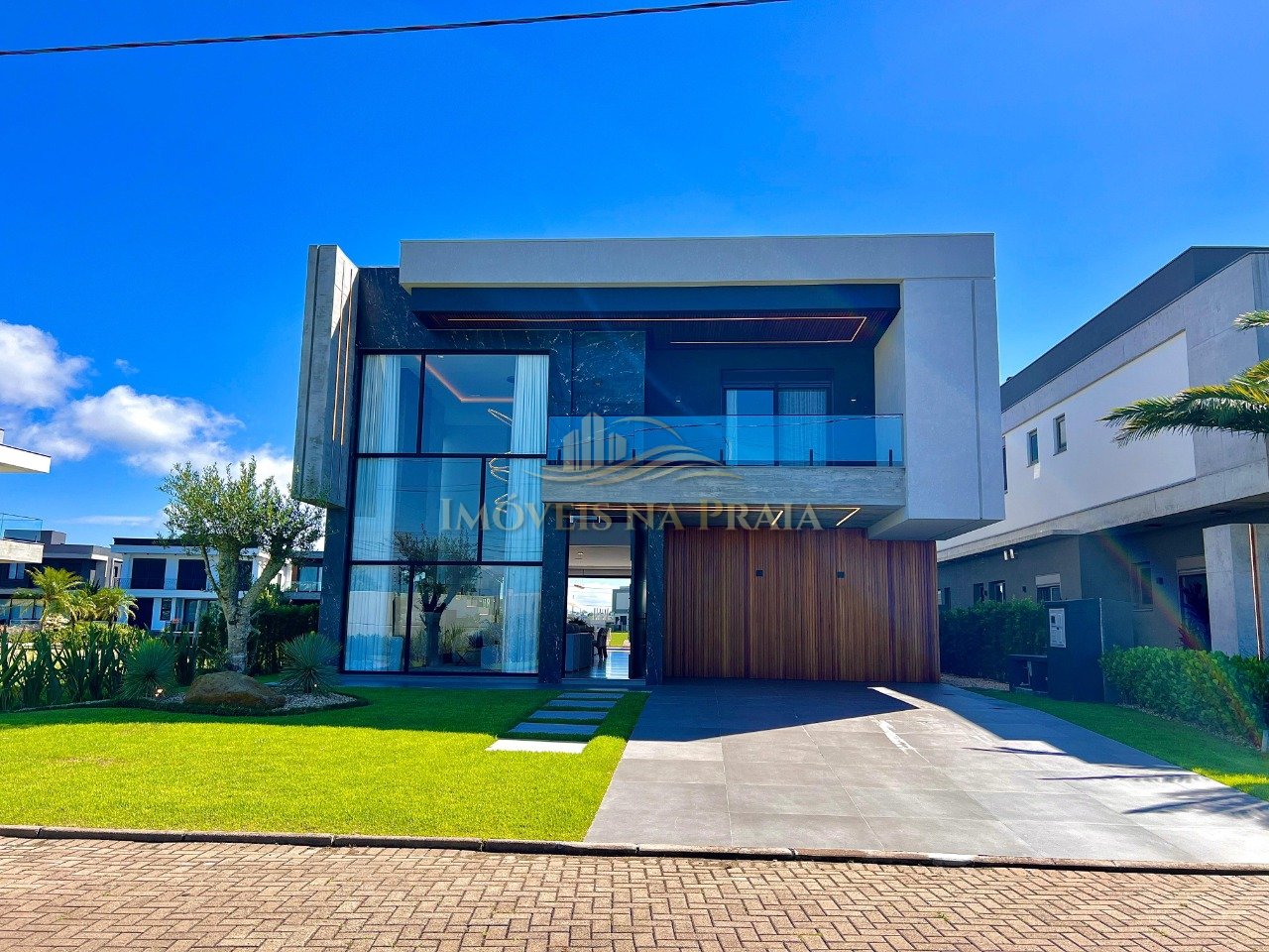 Casa em Condomínio 5 Dormitório(s) Bairro Sense Xa